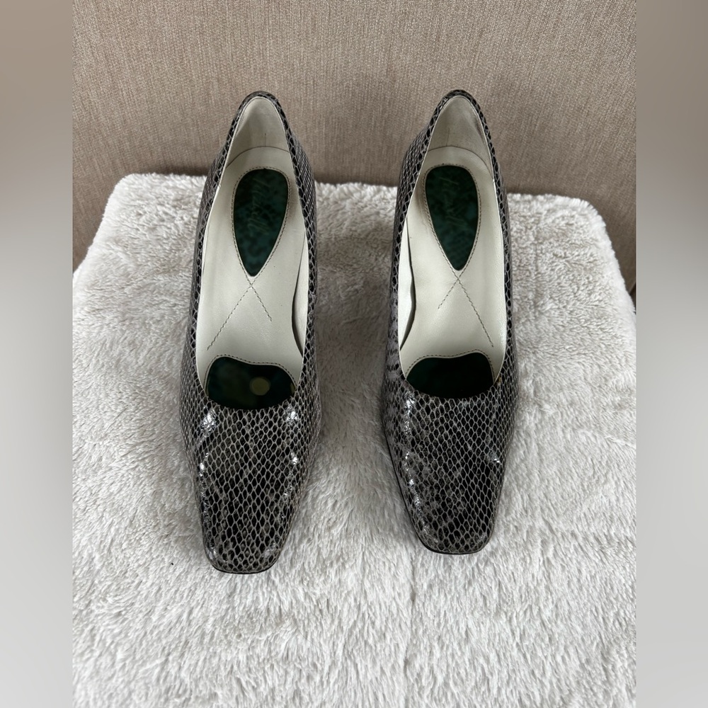 Gray Snakeskin Print - Size 4B